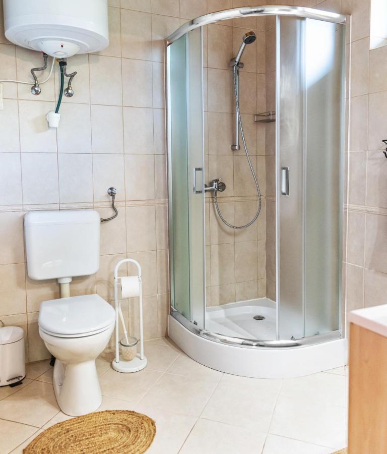 Angelika Vendeghaz Apartment Dinnyes Luaran gambar